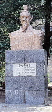 張仲景の銅像